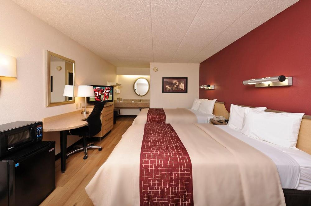 Deluxe Room with Two Double Beds Smoke Free interior
